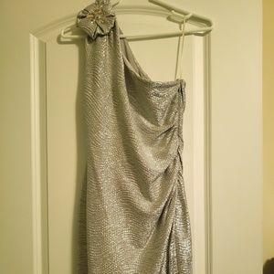 GORGEOUS MaxAndCleo Silver Dress BCBG Sz 4 party